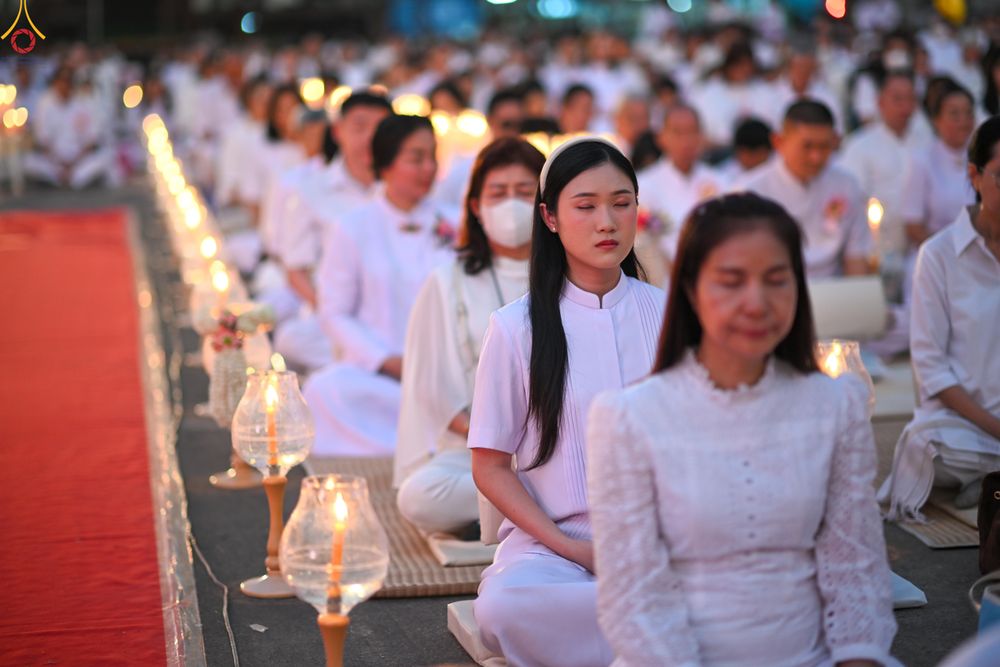 ภาพ No.297130:วันที่ 17 มกราคม พ.ศ. 2569 พิธีจุดประทีปถวายเป็นพุทธบูชา และบูชาธรรมมหาปูชนียาจารย์ (ภาพชุดที่ 2) ณ วัดโบสถ์บน ต.บางคูเวียง จ.นนทบุรี อนุสรณ์สถานลำดับที่ 4 สถานที่เกิดด้วยกายธรรม ในโครงการธรรมยาตรา กตัญญูบูชา มหาปูชนียาจารย์ พระมงคลเทพมุนี(สด จนฺทสโร) พร