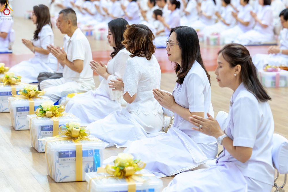 ภาพ No.280523:วันที่ 28 ธันวาคม พ.ศ.2568 พิธีถวายอุปกรณ์ทำความสะอาด ณ ห้องแก้วสารพัดนึก วัดพระธรรมกาย