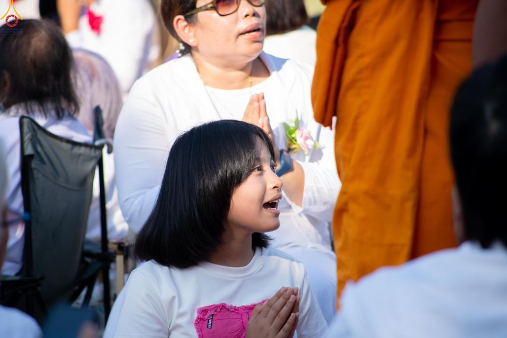 ภาพ No.292928:วันที่ 11 มกราคม พ.ศ. 2569 พิธีต้อนรับพระธรรมยาตรา ณ อนุสรณ์สถานลำดับที่ 3 (ภาพชุดที่ 2) สถานที่เกิดในเพศสมณะ วัดสองพี่น้อง อำเภอสองพี่น้อง จังหวัดสุพรรณบุรี ในโครงการธรรมยาตรา กตัญญูบูชา มหาปูชนียาจารย์ พระมงคลเทพมุนี(สด จนฺทสโร) พระผู้ปราบมาร อนุสรณ์สถ