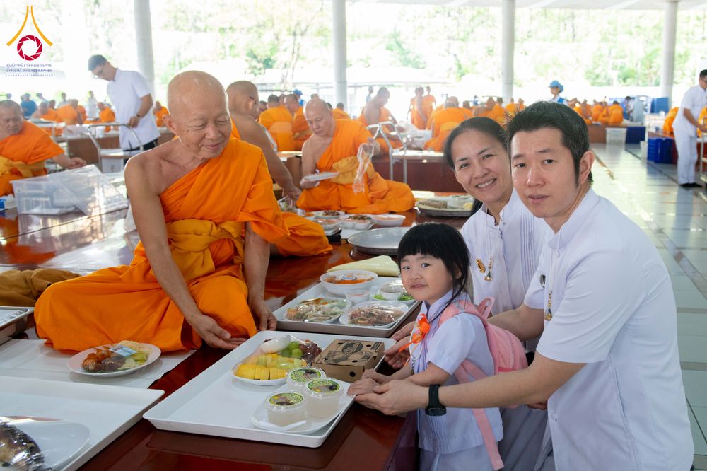 ภาพ No.310134:วันที่ 7 กุมภาพันธ์ พ.ศ. 2569 พิธีถวายภัตตาหารเมนูสวรรค์ เพื่อการบรรลุธรรม ณ หอฉันคุณยายอาจารย์ฯ วัดพระธรรมกาย
