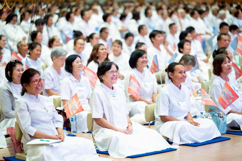 ภาพ No.239901:วันที่ ๒๒ - ๒๔ สิงหาคม พ.ศ. ๒๕๖๘ สัมมนารวมใจผู้นำบุญ บูชาธรรม ๘๑ ปี หลวงพ่อธัมมชโย กฐินสามัคคีทั่วไทย ๓๐,๐๐๐ วัด โครงการอุปสมบทบูชาธรรมมหาปูชนียาจารย์ ๓,๐๐๐ รูป รุ่นที่ ๑