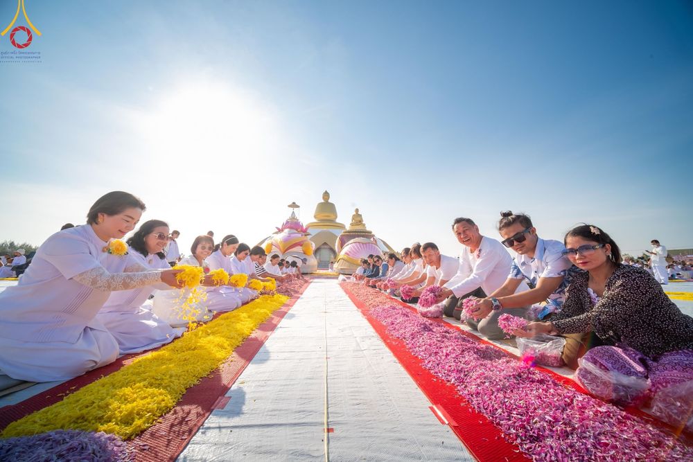 ภาพ No.198141:พิธีต้อนรับพระธรรมยาตรา ณ อนุสรณ์สถานลำดับที่ 5 สถานที่เผยแผ่วิชชาธรรมกายครั้งแรก อนุสรณ์สถานบางปลา วัดบางปลา อำเภอบางเลน จังหวัดนครปฐม ในโครงการธรรมยาตรา กตัญญูบูชา มหาปูชนียาจารย์ พระมงคลเทพมุนี(สด จนฺทสโร) พระผู้ปราบมาร ปีที่ 13 วัน 19 มกราคม พ.ศ.2568