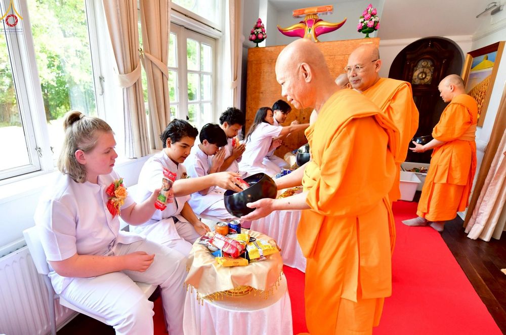 ภาพ No.257395:วันที่ 11 ตุลาคม พ.ศ. 2568 พิธีทอดกฐินสามัคคี  เพื่องานเผยแผ่พระพุทธศาสนา วิชชาธรรมกายสู่ชาวท้องถิ่น ณ วัดพระธรรมกายคอร์ซัวร์ ลุสท์สโกว  ประเทศเดนมาร์ก 