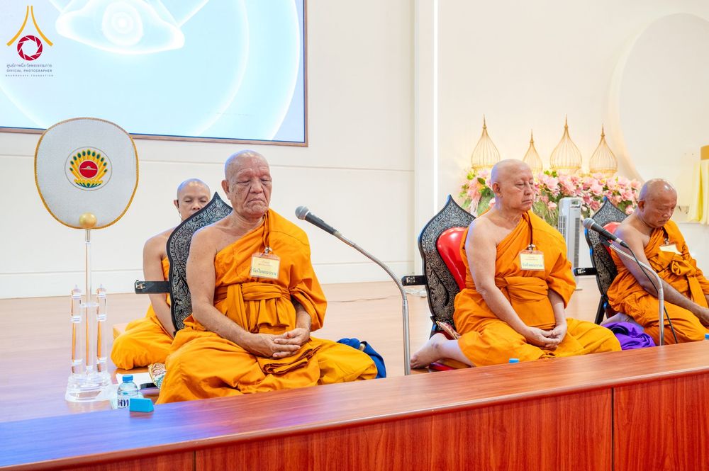 ภาพ No.149435:พิธีทักษิณานุปทานแด่บรรพชนตระกูลผ่องสวัสดิ์ และหมู่ญาติที่ล่วงลับไปแล้ว ประจำปี ครั้งที่ 19 วันพฤหัสบดีที่ 22 สิงหาคม พ.ศ. 2567 ณ พระมหาเจดีย์ทัตตชีโว ศูนย์อบรมเยาวชนกาญจนบุรี