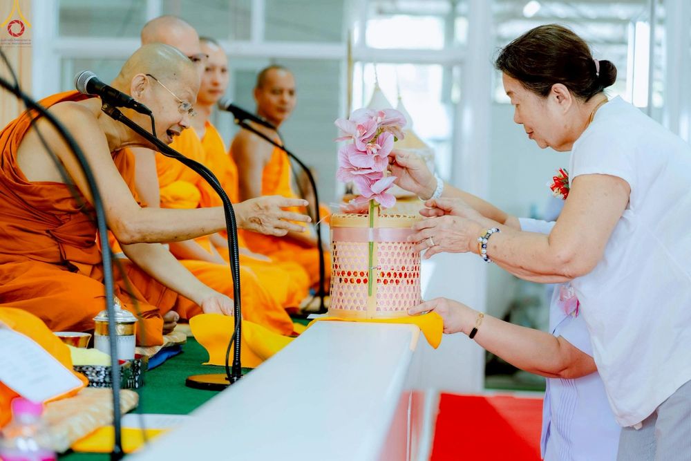 ภาพ No.266835:วันที่ 5 พฤศจิกายน พ.ศ. 2568 พิธีทอดกฐิน ณ อนุสรณ์สถานพระมงคลเทพมุนี  (สด จนฺทสโร) ผู้ค้นพบวิชชาธรรมกาย สถานที่ตั้งมโนปณิธานบวชตลอดชีวิต คลองบางนางแท่น ต.หอมเกร็ด อ.สามพราน จ.นครปฐม