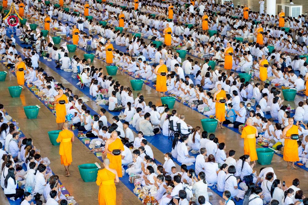 ภาพ No.277000:วันอาทิตย์ที่ 7 ธันวาคม พ.ศ. 2568 พิธีตักบาตรอาทิตย์ต้นเดือน ณ บ้านแก้วเรือนทองคุณยายฯ วัดพระธรรมกาย