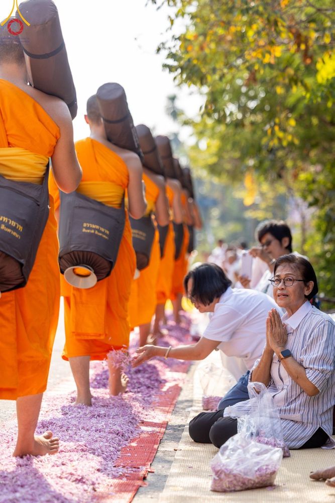 ภาพ No.190706:พิธีต้อนรับพระธรรมยาตรา ณ อนุสรณ์สถาน สถานที่ตั้งมโนปณิธานบวชตลอดชีวิต อนุสรณ์สถานคลองบางนางแท่น อ.สามพราน จ.นครปฐม ในโครงการธรรมยาตรา กตัญญูบูชา มหาปูชนียาจารย์ พระมงคลเทพมุนี(สด จนฺทสโร) พระผู้ปราบมาร อนุสรณ์สถาน 7 แห่ง ปีที่ 13 วันที่ 7 ม.ค.2568