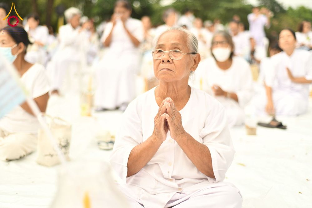 ภาพ No.261890:วันที่ 14 ตุลาคม พ.ศ. 2568 พิธีกลั่นแผ่นดิน โปรยทรายตอกเสาเข็มมหามงคลต้นแรก  สร้างองค์พระเจดีย์และจุดประทีปถวายเป็นพุทธบูชา ณ ศูนย์ปฏิบัติธรรมชัยนาท ต.ธรรมามูล อ.ชัยนาท จ.ชัยนาท