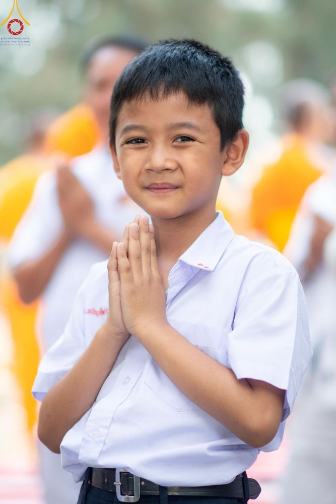 ภาพ No.190113:พิธีจุดประทีปถวายเป็นพุทธบูชา และบูชาธรรมมหาปูชนียาจารย์ ณ อนุสรณ์สถานมหาวิหารพระมงคลเทพมุนี (โลตัสแลนด์) อ.สองพี่น้อง จ.สุพรรณบุรี ในโครงการธรรมยาตรา กตัญญูบูชา มหาปูชนียาจารย์ พระมงคลเทพมุนี(สด จนฺทสโร) พระผู้ปราบมาร อนุสรณ์สถาน 7 แห่ง ปีที่ 13