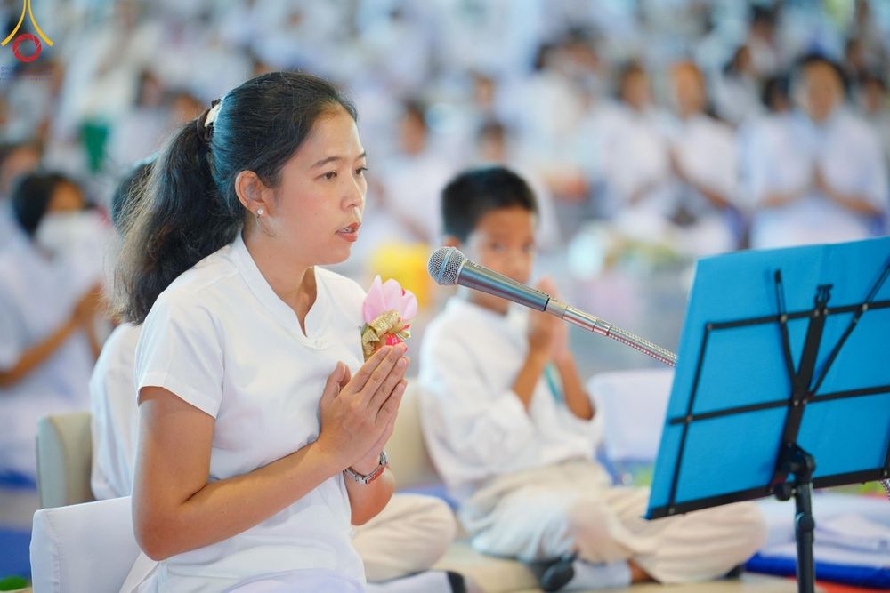 ภาพ No.151004:พิธีตักบาตร ในวันอาทิตย์ต้นเดือน วันที่ 1 กันยายน พ.ศ. 2567 ณ สภาธรรมกายสากล วัดพระธรรมกาย