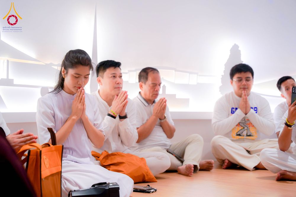 ภาพ No.327685:วันที่ 1-6 พฤษภาคม พ.ศ.2569 ต้อนรับชาวต่างชาติ พระภิกษุ คณะชาวเมียนมาร์  อุบาสิกาชาวอินเดีย เยี่ยมชมวัดพระธรรมกายและสักการะพระมหาธรรมกายเจดีย์