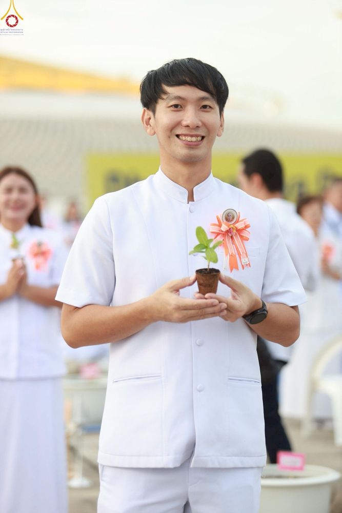 ภาพ No.252898:วันที่ 10 ตุลาคม พ.ศ. 2568 พิธีปลูกต้นทรัพย์บานชื่น ณ ลานธรรม วัดพระธรรมกาย