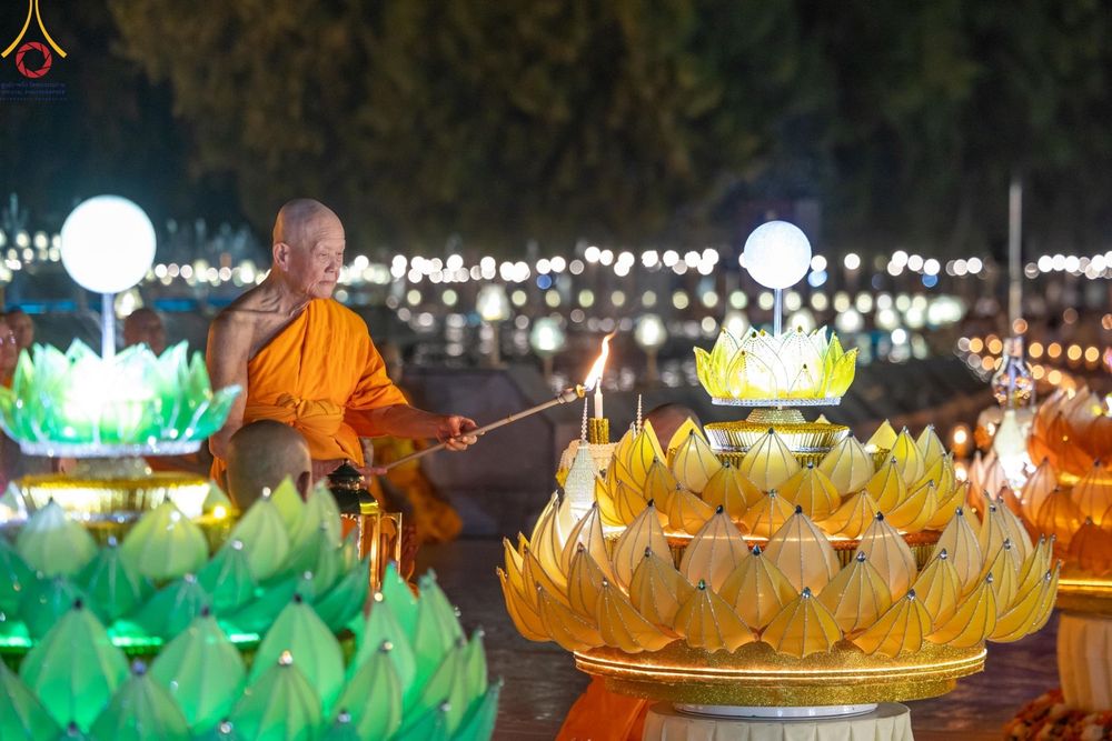 ภาพ No.170303:พิธีลอยกระทงธรรม ณ สระเศรษฐีทะเลบุญ มหาวิหารพระมงคลเทพมุนีฯ วัดพระธรรมกาย วันศุกร์ที่ 15 พฤศจิกายน พ.ศ.2567 (วันเพ็ญ 15 ค่ำ เดือน 12)