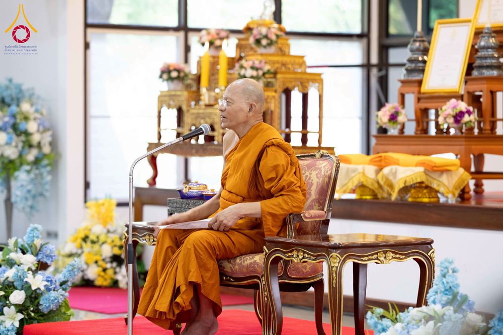 ภาพ No.276693:วันเสาร์ที่ 6 ธันวาคม พ.ศ. 2568 พิธีมุทิตาสักการะ เนื่องในโอกาสที่พระเดชพระคุณพระพรหมดิลก เจ้าอาวาสวัดสามพระยา วรวิหาร เมตตาเป็นประธานในพิธีตั้งฐานานุกรมใน พระราชวิเทศวชิรเวที (บัณฑิต วรปญฺโญ) ผู้ช่วยเจ้าอาวาสวัดพระธรรมกาย (ไวโรจน์ วิโรจโน) ผู้ช่วยเจ้าอา