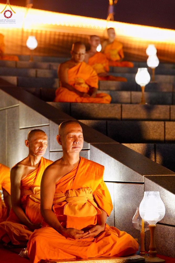 ภาพ No.279240:พิธีจุดวิสาขประทีป พิธีเวียนประทักษิณ ในวันวิสาขบูชา พุธที่ 22 พฤษภาคม พ.ศ. 2567 ( วันพระขึ้น 15 ค่ำ เดือน 6 ) ณ ลานธรรม พระมหาธรรมกายเจดีย์ วัดพระธรรมกาย จ.ปทุมธานี