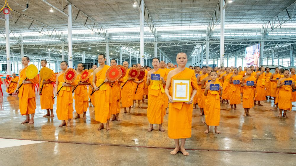 ภาพ No.339085:วันอาทิตย์ที่ 12 กรกฎาคม พ.ศ.2569 พิธีมุทิตาผู้สอบได้เปรียญธรรม ประโยค 1-2 ถึง ป.ธ.9 และ บ.ศ.1-2 ถึง บ.ศ.6 สำนักศาสนศึกษาวัดพระธรรมกาย ประจำปี 2569, พิธีมอบตราตั้งแต่งตั้งอาจารย์ใหญ่ สำนักศาสนศึกษาวัดพระธรรมกาย