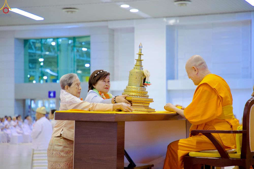 ภาพ No.327762:วันที่ 3 พฤษภาคม พ.ศ.2569 พิธีรับมอบพระบรมสารีริกธาตุ จากสาธารณรัฐแห่งสหภาพเมียนมา ณ ห้องแก้วสารพัดนึก วัดพระธรรมกาย