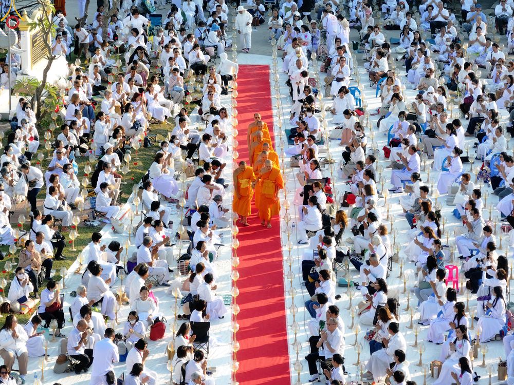 ภาพ No.293834:วันที่ 14 มกราคม พ.ศ. 2569 พิธีจุดประทีปถวายเป็นพุทธบูชา และบูชาธรรมมหาปูชนียาจารย์  ณ วัดสองพี่น้อง ต.ต้นตาล อ.สองพี่น้อง จ.สุพรรณบุรี ในโครงการธรรมยาตรา กตัญญูบูชา มหาปูชนียาจารย์ พระมงคลเทพมุนี(สด จนฺทสโร) พระผู้ปราบมาร อนุสรณ์สถาน 7 แห่ง ปีที่ 14