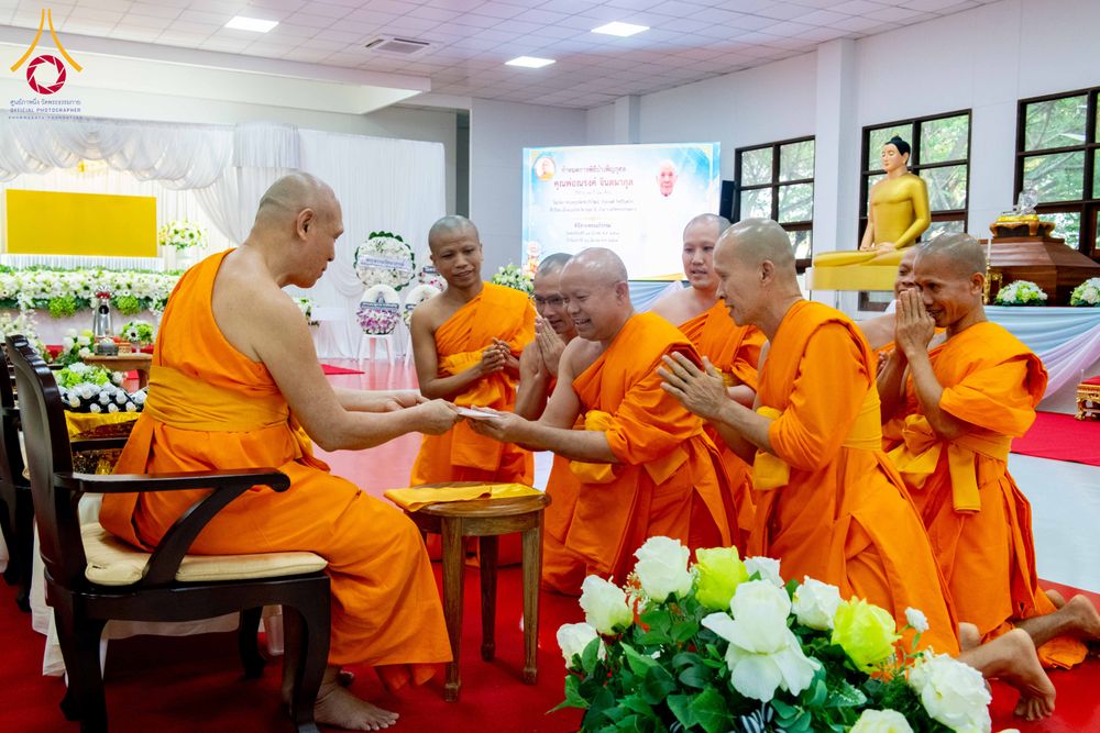 ภาพ No.314406:วันพฤหัสบดีที่ 19 มีนาคม พ.ศ. 2569 พิธีบำเพ็ญกุศล คุณพ่อณรงค์ จินตมากุล โยมบิดา พระครูปลัดรัตนวีรวัฒน์ (รังสฤษดิ์ อิทฺธิจินตโก) ที่ปรึกษาเจ้าคณะจังหวัดปทุมธานี เจ้าอาวาสวัดพระธรรมกาย  ณ ห้องปลูกศรัทธา 2 วัดพระธรรมกาย ปทุมธานี