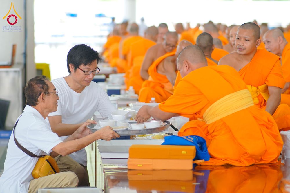 ภาพ No.315465:วันที่ 21 มีนาคม พ.ศ. 2569 พิธีถวายภัตตาหารเมนูสวรรค์ เพื่อการบรรลุธรรม ณ หอฉันคุณยายอาจารย์ฯ วัดพระธรรมกาย