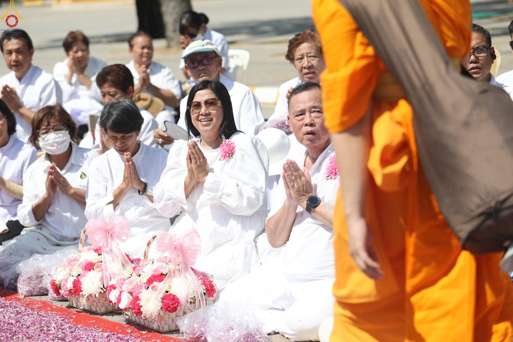 ภาพ No.304554:วันที่ 25 มกราคม พ.ศ. 2569 พิธีต้อนรับพระธรรมยาตรา (ภาพชุดที่ 2) รร.สามัคคีราษฏร์บำรุง-วัดพระธรรมกาย ในโครงการธรรมยาตรา กตัญญูบูชา มหาปูชนียาจารย์ พระมงคลเทพมุนี(สด จนฺทสโร) พระผู้ปราบมาร อนุสรณ์สถาน 7 แห่ง ปีที่ 14