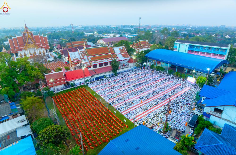 ภาพ No.297500:วันที่ 18 มกราคม พ.ศ. 2569 พิธีตักบาตรพระธรรมยาตรา ณ วัดโบสถ์บน ต.บางคูเวียง จ.นนทบุรี อนุสรณ์สถานลำดับที่ 4 สถานที่เกิดด้วยกายธรรม ในโครงการธรรมยาตรา กตัญญูบูชา มหาปูชนียาจารย์ พระมงคลเทพมุนี(สด จนฺทสโร) พระผู้ปราบมาร อนุสรณ์สถาน 7 แห่ง ปีที่ 14