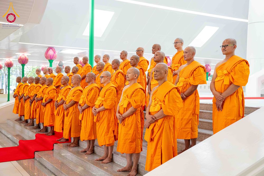 ภาพ No.298258:วันเสาร์ที่ 17 มกราคม พ.ศ. 2569 พิธีบรรพชาอุปสมบท โครงการอุปสมบทหมู่ บูชาธรรมครบ 117 ปี คุณยายอาจารย์มหารัตนอุบาสิกาจันทร์ ขนนกยูง  ณ อุโบสถพระไตรปิฎก วัดพระธรรมกาย