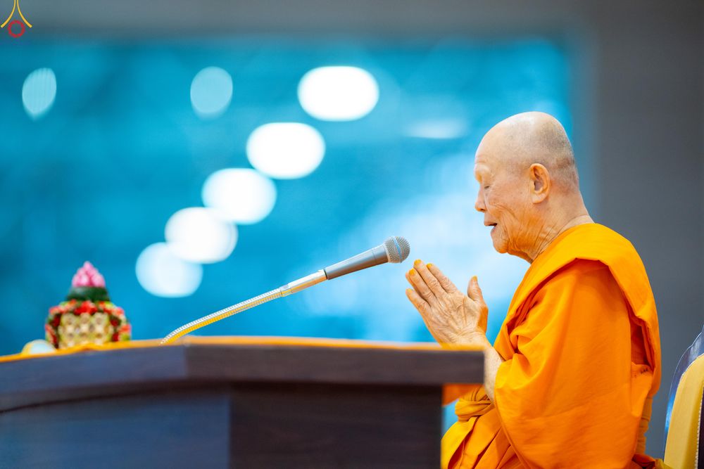 ภาพ No.281134:วันที่ 21 ธันวาคม พ.ศ.2568 พิธีมุทิตาหลวงพ่อทัตตชีโว ณ ห้องแก้วสารพัดนึก วัดพระธรรมกาย