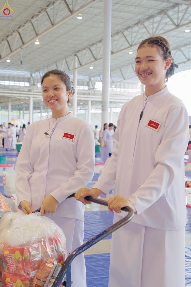 ภาพ No.311376:วันอาทิตย์ต้นเดือนที่ 1 มีนาคม พ.ศ.2569 พิธีตักบาตร และ พิธีบูชาข้าวพระ ณ สภาธรรมกายสากล วัดพระธรรมกาย