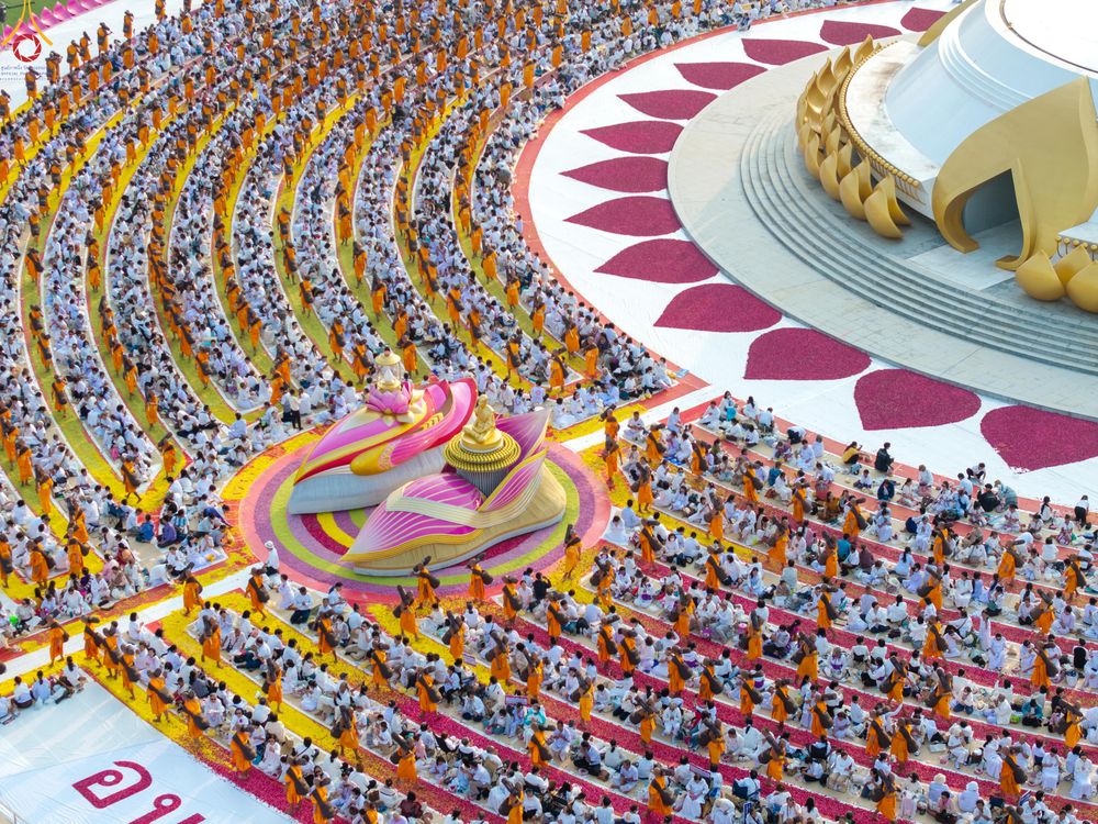 ภาพ No.299689:วันที่ 18 มกราคม พ.ศ. 2569 พิธีต้อนรับพระธรรมยาตรา (ภาพชุดที่ 2) ณ อนุสรณ์สถานลำดับที่ 5  สถานที่เผยแผ่วิชชาธรรมกายครั้งแรก อนุสรณ์สถานบางปลา วัดบางปลา อำเภอบางเลน จังหวัดนครปฐม ในโครงการธรรมยาตรา กตัญญูบูชา มหาปูชนียาจารย์ พระมงคลเทพมุนี(สด จนฺทสโร) พระ