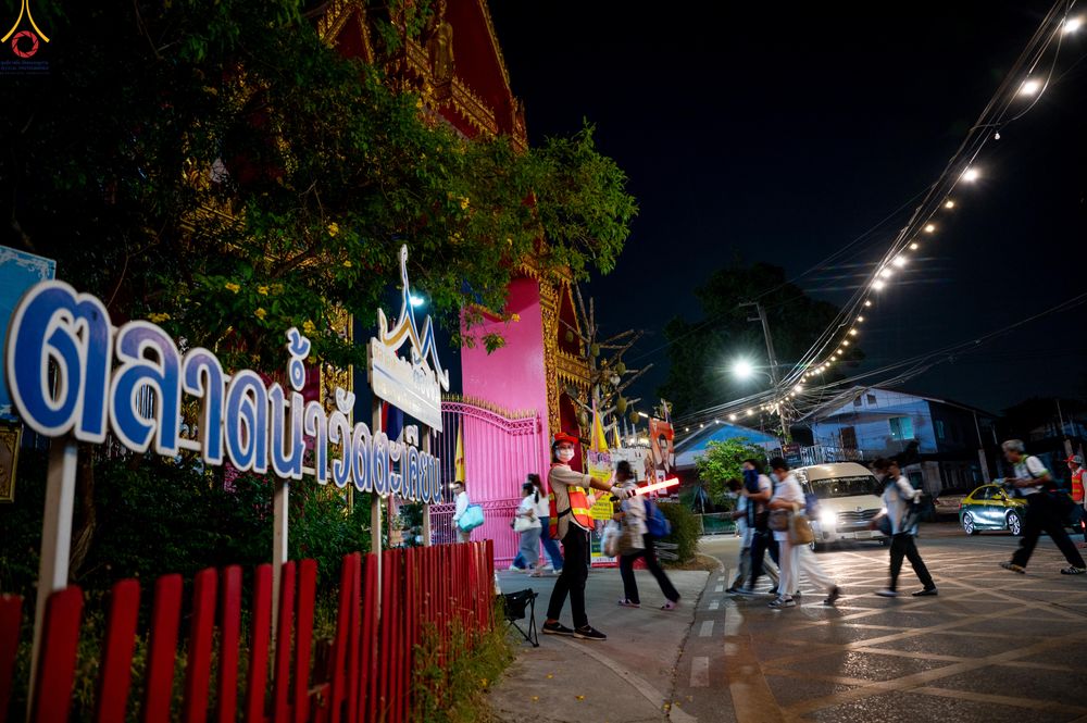 ภาพ No.297220:วันที่ 17 มกราคม พ.ศ. 2569 พิธีจุดประทีปถวายเป็นพุทธบูชา และบูชาธรรมมหาปูชนียาจารย์ (ภาพชุดที่ 2) ณ วัดโบสถ์บน ต.บางคูเวียง จ.นนทบุรี อนุสรณ์สถานลำดับที่ 4 สถานที่เกิดด้วยกายธรรม ในโครงการธรรมยาตรา กตัญญูบูชา มหาปูชนียาจารย์ พระมงคลเทพมุนี(สด จนฺทสโร) พร