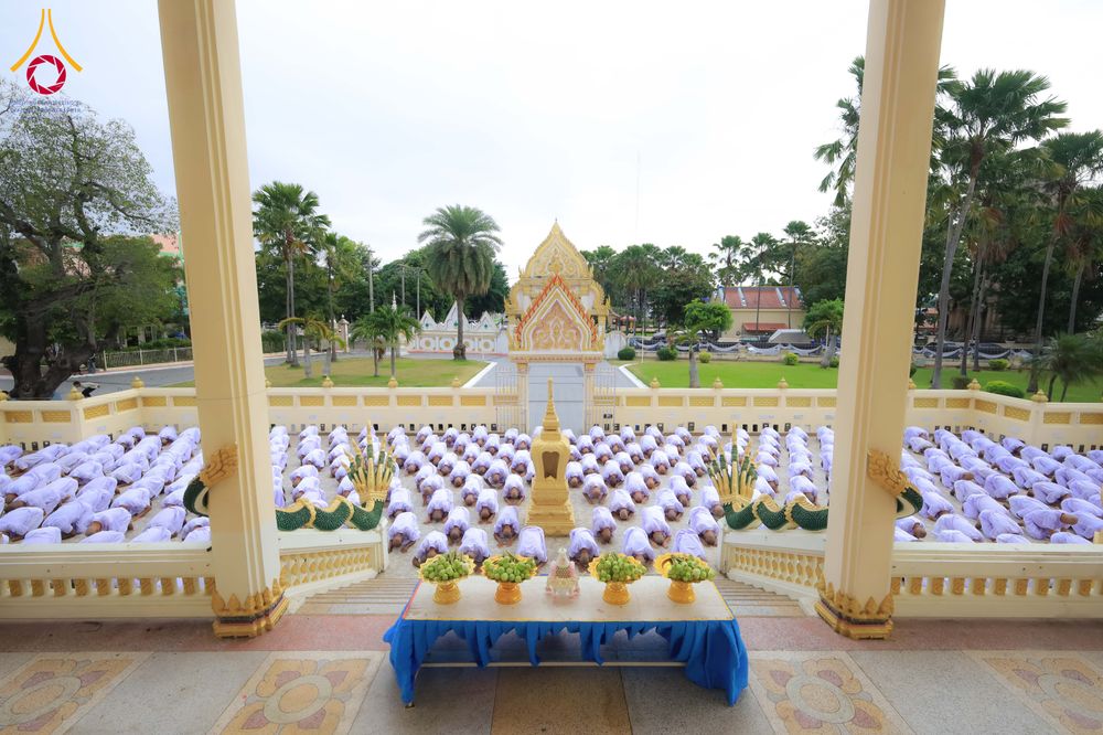 ภาพ No.278594:วันอาทิตย์ที่ 14 ธันวาคม พ.ศ.2568  พิธีเวียนประทักษิณ พิธีวันทาสีมาพระประธาน โครงการบวชบูชาธรรมมหาปูชนียาจารย์ ของศูนย์ปฏิบัติธรรมบุรีรัมย์ ณ วัดกลาง พระอารามหลวง จังหวัดบุรีรัมย์