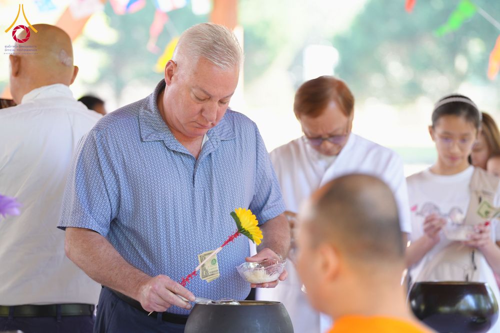 ภาพ No.321607:วันอาทิตย์ที่ 12 เมษายน พ.ศ.2569 กิจกรรมงานบุญวันสงกรานต์ (ตักบาตร ขอขมาพ่อแม่ สรงน้ำพระ รดน้ำขอพร) ณ วัดพระธรรมกายจอร์เจีย ประเทศสหรัฐอเมริกา