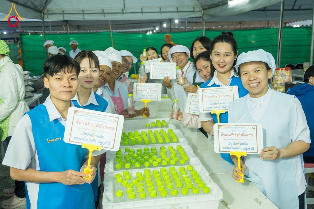 ภาพ No.290755:วันที่ 9 มกราคม พ.ศ. 2569 พิธีถวายภัตตาหารเป็นสังฆทาน แด่พระธรรมยาตรา ณ อนุสรณ์สถานคลองบางนางแท่น อ.สามพราน จ.นครปฐม ในโครงการธรรมยาตรา กตัญญูบูชา มหาปูชนียาจารย์ พระมงคลเทพมุนี(สด จนฺทสโร) พระผู้ปราบมาร อนุสรณ์สถาน 7 แห่ง ปีที่ 14