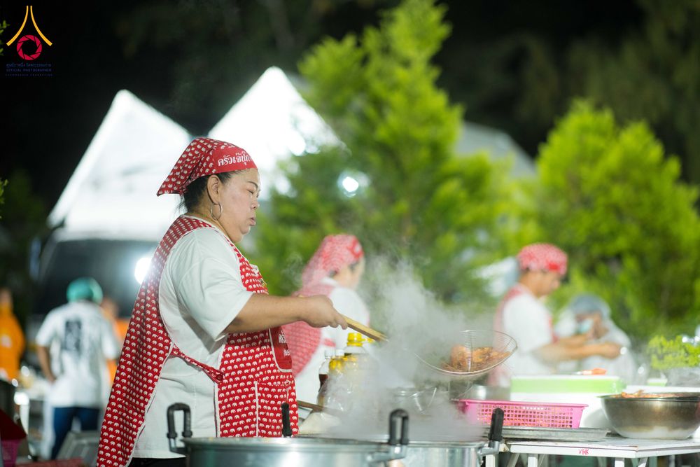 ภาพ No.287955:วันที่ 4 มกราคม พ.ศ. 2569 พิธีถวายภัตตาหารเป็นสังฆทาน แด่พระธรรมยาตรา ในโครงการธรรมยาตรา กตัญญูบูชา มหาปูชนียาจารย์ พระมงคลเทพมุนี(สด จนฺทสโร) พระผู้ปราบมาร อนุสรณ์สถาน 7 แห่ง ปีที่ 14 ณ อนุสรณ์สถานมหาวิหารพระมงคลเทพมุนี (โลตัสแลนด์) อ.สองพี่น้อง จ.สุพรร