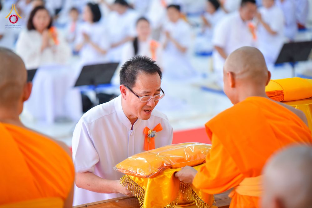ภาพ No.327116:วันศุกร์ที่ 1 พฤษภาคม พ.ศ.2569 พิธีทอดผ้าป่า โปรยรัตนชาติ ตอกเสาเข็มมงคลต้นแรก สถาปนา “องค์พระเจดีย์เพื่อสร้างสันติภาพโลก” (แห่งแรกของภาคอีสาน) ณ ธุดงคสถานอำนาจเจริญ  อ.เมือง จ.อำนาจเจริญ