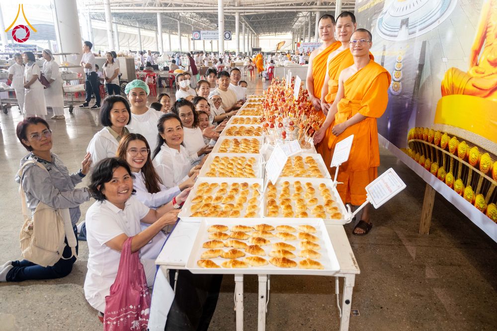 ภาพ No.306921:วันที่ 31 มกราคม พ.ศ. 2569 พิธีถวายภัตตาหารเป็นสังฆทาน แด่พระธรรมยาตรา ณ วัดพระธรรมกาย  จังหวัดปทุมธานี ในโครงการธรรมยาตรา กตัญญูบูชา มหาปูชนียาจารย์ พระมงคลเทพมุนี(สด จนฺทสโร) พระผู้ปราบมาร อนุสรณ์สถาน 7 แห่ง ปีที่ 14