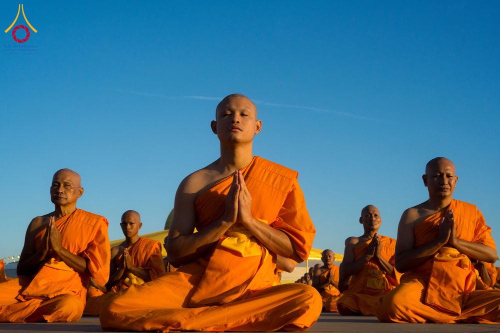 ภาพ No.285277:วันจันทร์ที่ 15 ธันวาคม พ.ศ.2568  บันทึกภาพหมู่ประวัติศาสตร์ โครงการบรรพชาอุปสมบทหมู่  รุ่นบูชาธรรมมหาปูชนียาจารย์ ประจำปี 2568 ณ ลานธรรมมหาธรรมกายเจดีย์ วัดพระธรรมกาย