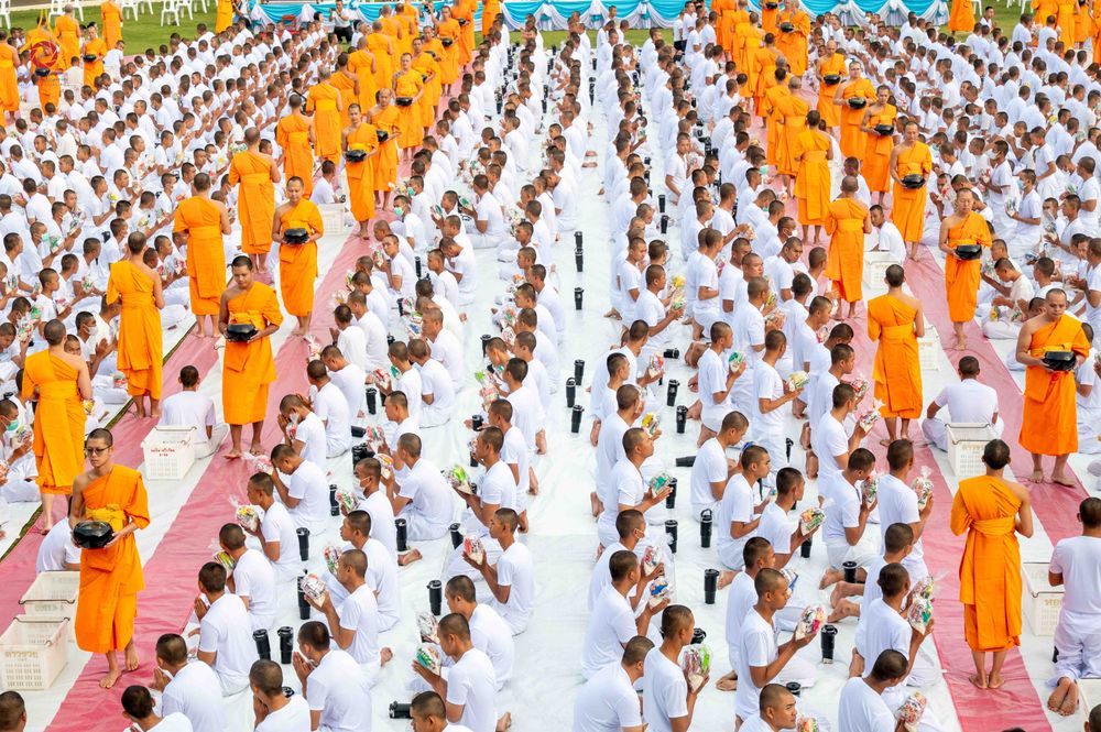ภาพ No.341011:วันที่ 26 กรกฎาคม พ.ศ. 2569 โครงการพัฒนาคุณธรรม จริยธรรม สำหรับนักเรียนนายสิบตำรวจ (นสต.) รุ่นที่ 17 ศูนย์ฝึกอบรมตำรวจภูธรภาค 1 ได้จัดกิจกรรม ตักบาตรเพื่อน้อมอุทิศถวายเพื่อเป็นพระราชกุศลฯ  และปฏิบัติธรรม ติวธรรมมะ ณ ศูนย์ปฏิบัติธรรมเวิล์ดพีช วัลเล่ย์ (Wo