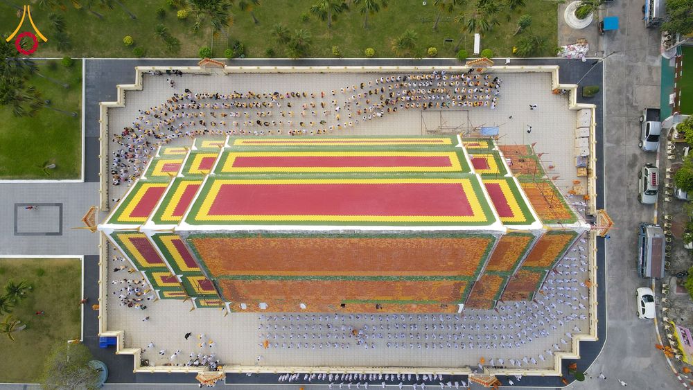 ภาพ No.278533:วันอาทิตย์ที่ 14 ธันวาคม พ.ศ.2568  พิธีเวียนประทักษิณ พิธีวันทาสีมาพระประธาน โครงการบวชบูชาธรรมมหาปูชนียาจารย์ ของศูนย์ปฏิบัติธรรมบุรีรัมย์ ณ วัดกลาง พระอารามหลวง จังหวัดบุรีรัมย์