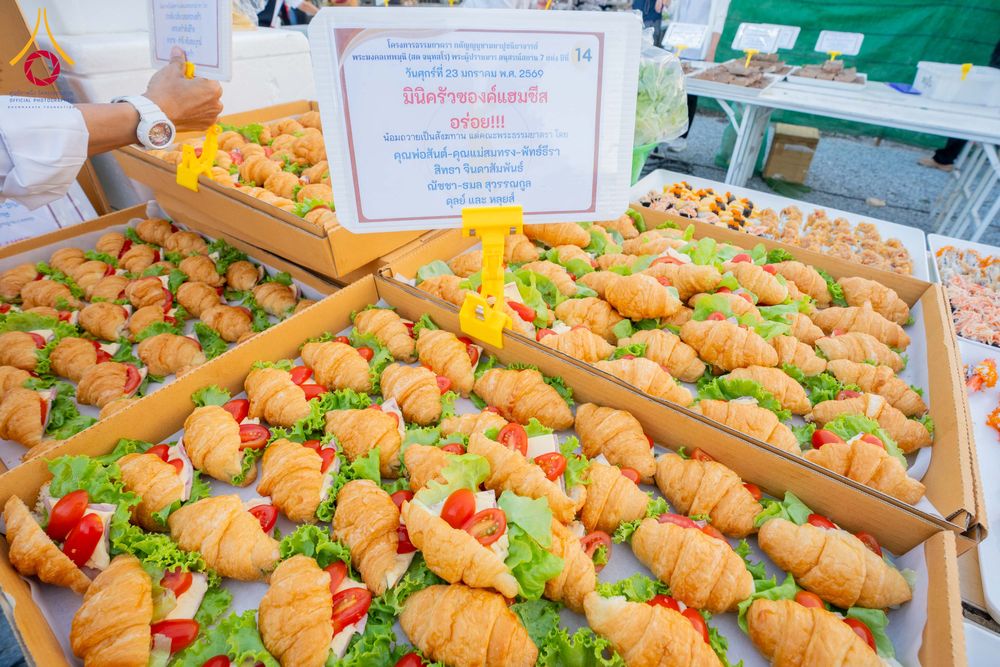 ภาพ No.301134:วันที่ 23 มกราคม พ.ศ. 2569 พิธีถวายภัตตาหารเป็นสังฆทาน แด่พระธรรมยาตรา ณ อนุสรณ์สถานบางปลา วัดบางปลา อำเภอบางเลน จังหวัดนครปฐม ในโครงการธรรมยาตรา กตัญญูบูชา มหาปูชนียาจารย์ พระมงคลเทพมุนี(สด จนฺทสโร) พระผู้ปราบมาร อนุสรณ์สถาน 7 แห่ง ปีที่ 14