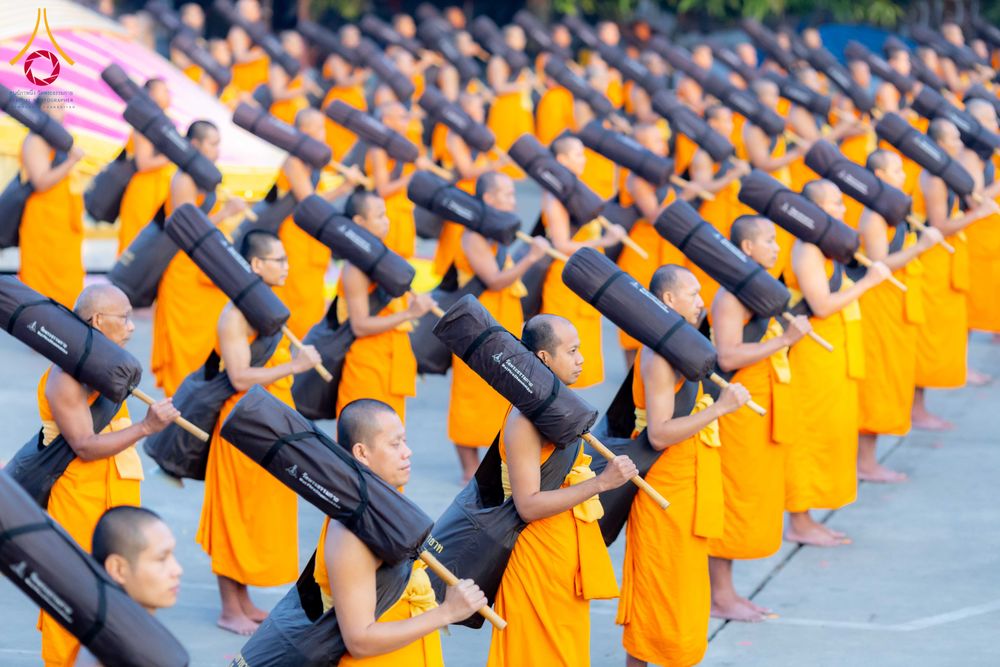 ภาพ No.297389:วันที่ 15 มกราคม พ.ศ.2569 พระธรรมยาตราปฏิบัติธรรมและถ่ายภาพหมู่ประวัติศาสตร์ อนุสรณ์สถานลำดับที่ 4 สถานที่เกิดด้วยกายธรรม  ณ วัดโบสถ์บน ต.บางคูเวียง จ.นนทบุรี ในโครงการธรรมยาตรา กตัญญูบูชา มหาปูชนียาจารย์ พระมงคลเทพมุนี(สด จนฺทสโร) พระผู้ปราบมาร อนุสรณ์ส