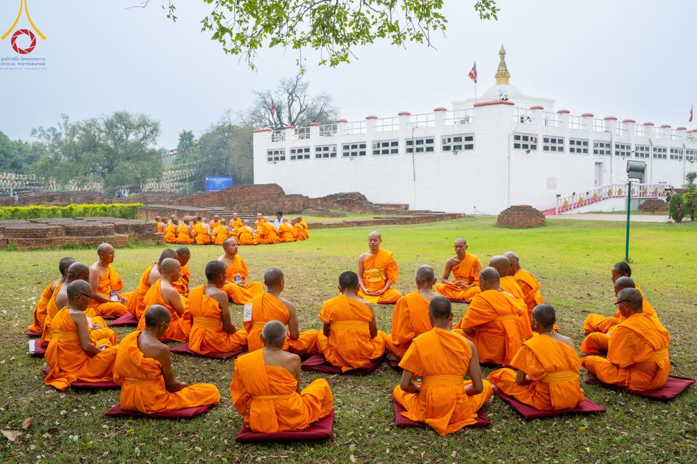 ภาพ No.314613:วันที่ 20 มีนาคม พ.ศ. 2569 พระอาจารย์ แนะนำการปฏิบัติธรรมให้แก่สามเณร  โครงการบรรพชาสามเณร 500 รูป เนปาล ณ วิหารมายาเทวี ประเทศเนปาล