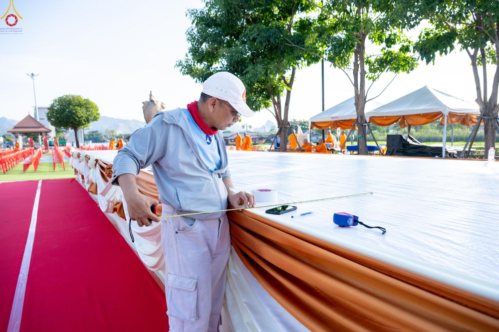 ภาพ No.282384:วันที่ 19 -20 ธันวาคม พ.ศ.2568 เบื้องหลังความสำเร็จ ของการจัดงานตักบาตร พระ 10,000 รูป Skywalk กาญจนบุรี