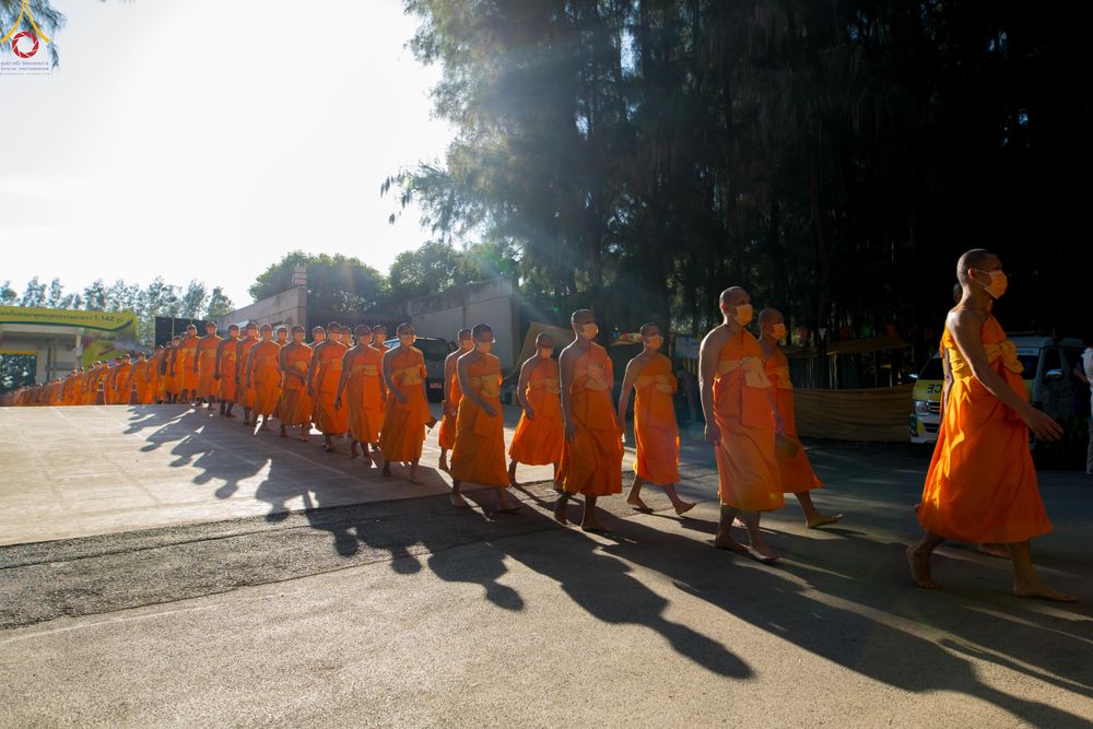 ภาพ No.289999:วันที่ 6 มกราคม พ.ศ. 2569 พิธีจุดประทีปถวายเป็นพุทธบูชา และบูชาธรรมมหาปูชนียาจารย์ (ภาพชุดที่ 2) ณ อนุสรณ์สถานมหาวิหารพระมงคลเทพมุนี (โลตัสแลนด์) อ.สองพี่น้อง จ.สุพรรณบุรี ในโครงการธรรมยาตรา กตัญญูบูชา มหาปูชนียาจารย์ พระมงคลเทพมุนี(สด จนฺทสโร) พระผู้ปรา