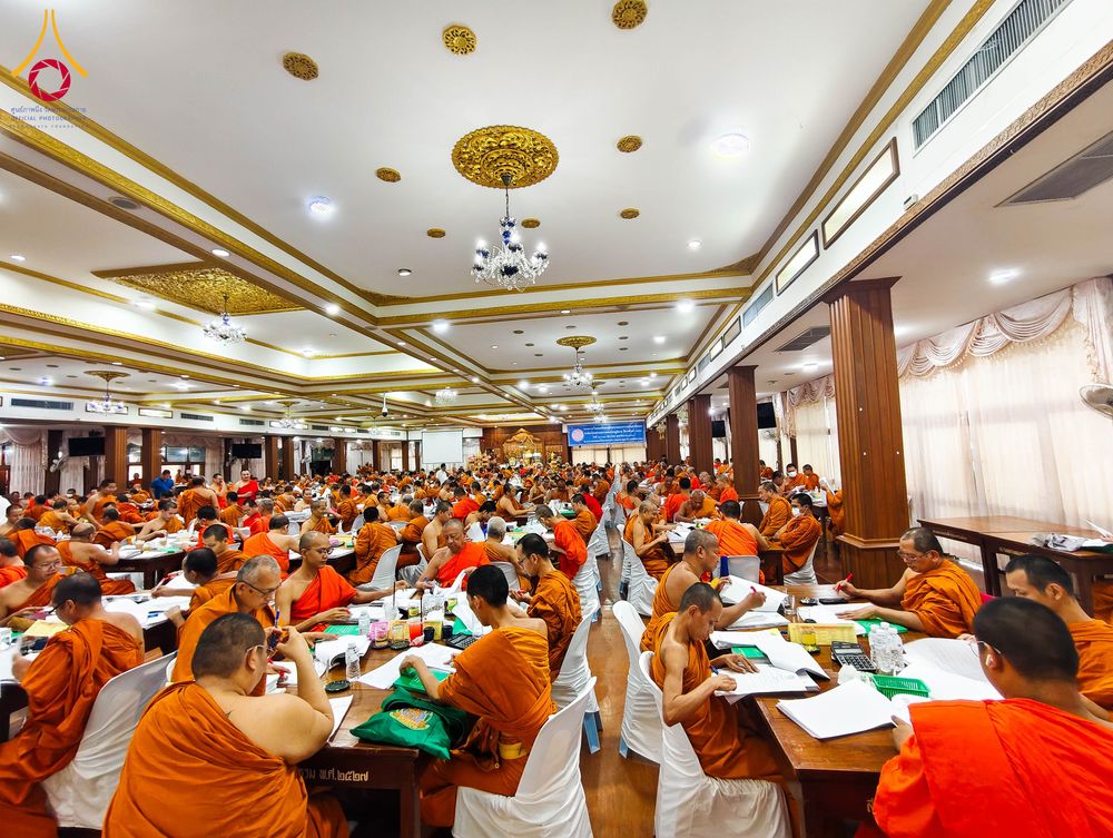 ภาพ No.281342:วันที่ 25 ธันวาคม พ.ศ. 2568 บรรยากาศการตรวจใบข้อสอบธรรมสนามหลวง  นักธรรมชั้นเอก และธรรมศึกษาชั้นเอก ส่วนภูมิภาค  ณ ศาลาอบรมสงฆ์ วัดสามพระยาวรวิหาร เขตพระนคร กรุงเทพมหานคร