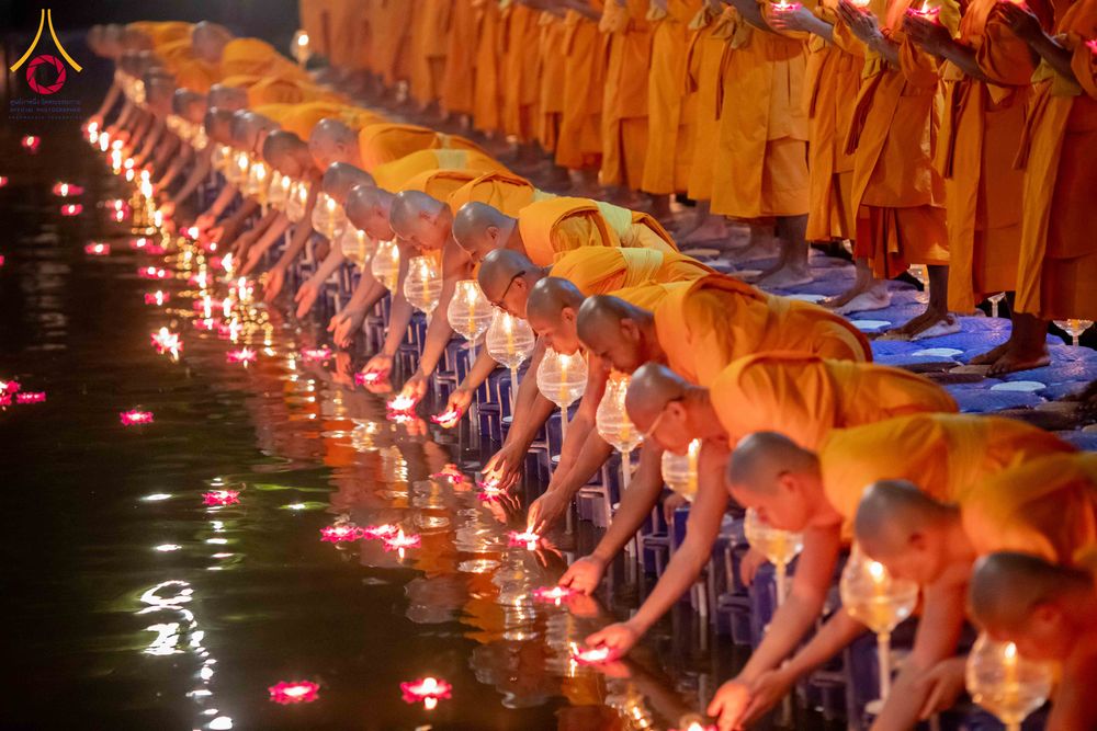 ภาพ No.297466:วันที่ 16 มกราคม พ.ศ. 2569 พิธีลอยประทีปธรรมถวายเป็นพุทธบูชา และบูชาธรรมมหาปูชนียาจารย์  ณ วัดโบสถ์บน ต.บางคูเวียง จ.นนทบุรี อนุสรณ์สถานลำดับที่ 4 สถานที่เกิดด้วยกายธรรม ในโครงการธรรมยาตรา กตัญญูบูชา มหาปูชนียาจารย์ พระมงคลเทพมุนี(สด จนฺทสโร) พระผู้ปราบม