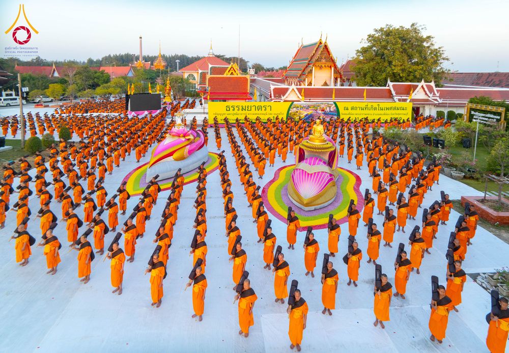 ภาพ No.294651:วันอาทิตย์ที่ 14 ธันวาคม พ.ศ.2568 พระธรรมยาตราปฏิบัติธรรมและถ่ายภาพหมู่ประวัติศาสตร์ ณ วัดสองพี่น้อง ต.ต้นตาล อ.สองพี่น้อง จ.สุพรรณบุรี ในโครงการธรรมยาตรา กตัญญูบูชา มหาปูชนียาจารย์ พระมงคลเทพมุนี(สด จนฺทสโร) พระผู้ปราบมาร อนุสรณ์สถาน 7 แห่ง ปีที่ 14