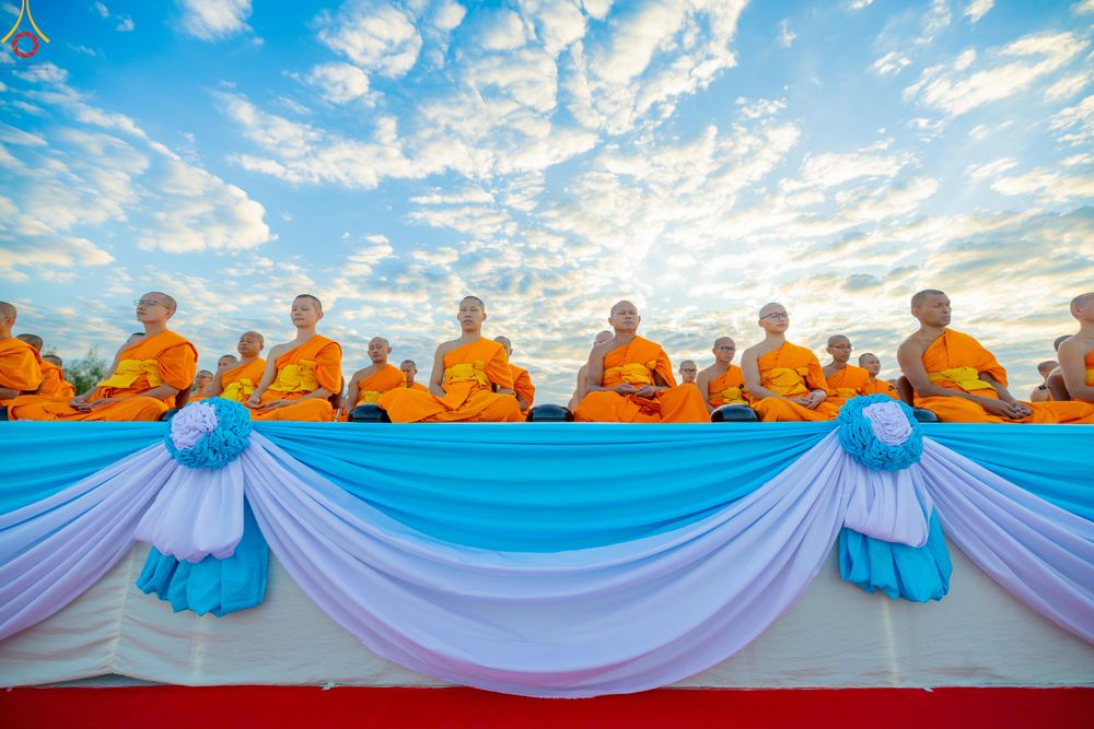 ภาพ No.302488:วันที่ 24 มกราคม พ.ศ. 2569 พิธีตักบาตรพระธรรมยาตรา ณ อนุสรณ์สถานลำดับที่ 5 สถานที่เผยแผ่วิชชาธรรมกายครั้งแรก อนุสรณ์สถานบางปลา วัดบางปลา อำเภอบางเลน จังหวัดนครปฐม ในโครงการธรรมยาตรา กตัญญูบูชา มหาปูชนียาจารย์ พระมงคลเทพมุนี(สด จนฺทสโร) พระผู้ปราบมาร อนุส