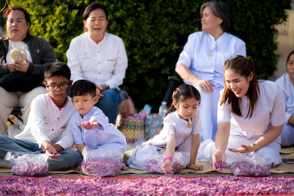 ภาพ No.287434:วันที่ 3 มกราคม พ.ศ. 2569 พิธีต้อนรับพระธรรมยาตรา ในโครงการธรรมยาตรา กตัญญูบูชา มหาปูชนียาจารย์ พระมงคลเทพมุนี(สด จนฺทสโร) พระผู้ปราบมาร อนุสรณ์สถาน 7 แห่ง ปีที่ 14 ณ อนุสรณ์สถานมหาวิหารพระมงคลเทพมุนี (โลตัสแลนด์) อ.สองพี่น้อง จ.สุพรรณบุรี